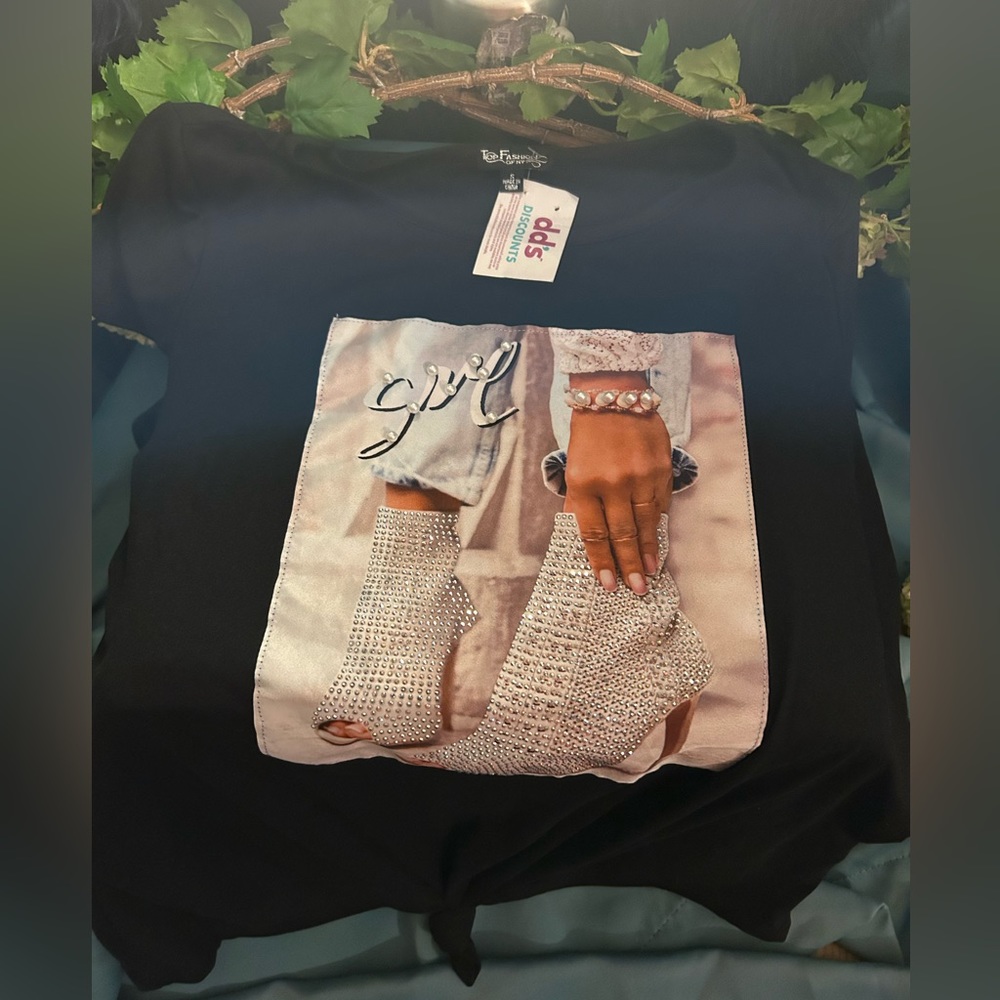 NWT women graphic “Give” T-Shirt.